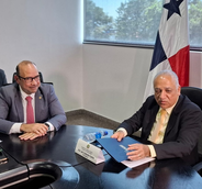 Defensor del Pueblo, Lic. Eduardo Leblanc González, con el Presidente de la Comisión de Gobierno, H.D. Luis Camacho Castro