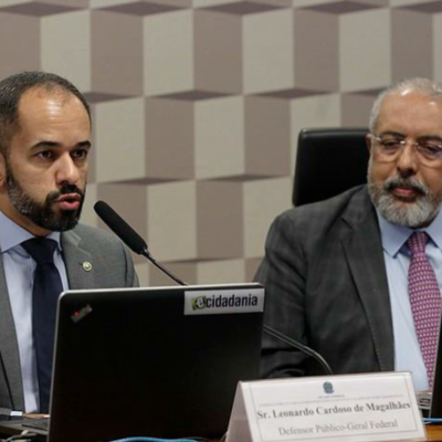 Public Defender Leonardo Magalhães (left) speaking at the hearing