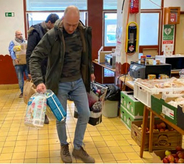 Dr. Kozma Ákos handed over the donations to the collection point in Fehérgyarmat