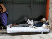 La mayoría de personas que utilizan el albergue de Badalona viven ahora en la calle