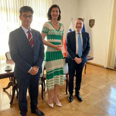 L to R: Human Rights Ombudsman of the Republic of Slovenia, Peter Svetina; Minister of Justice of the Republic of Slovenia, Dr Dominika Švarc Pipan; IOI President, Chris Field PSM