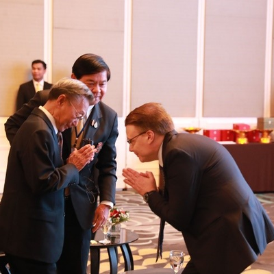 President of the National Assembly, Speaker of the House of Representatives from 2019 to 2023 and Prime Minister of Thailand for two terms, Chuan Leekpai and IOI President Chris Field PSM.