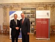 Ombudsman Kräuter with President Qiangba Puncog
