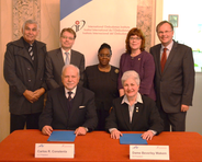 ILO President Constenla with IOI President Wakem, the Regional President Lynette Stephenson (in the middle) and the IOI Executive Committee (from left to right: John Walters, Chris Field, Diane Welborn, Günther Kräuter)